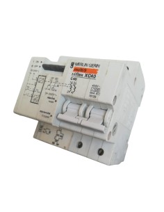 18129 INTERRUPTEUR RÉFLEXE 2P 40A COMMANDE 220V COURBE C